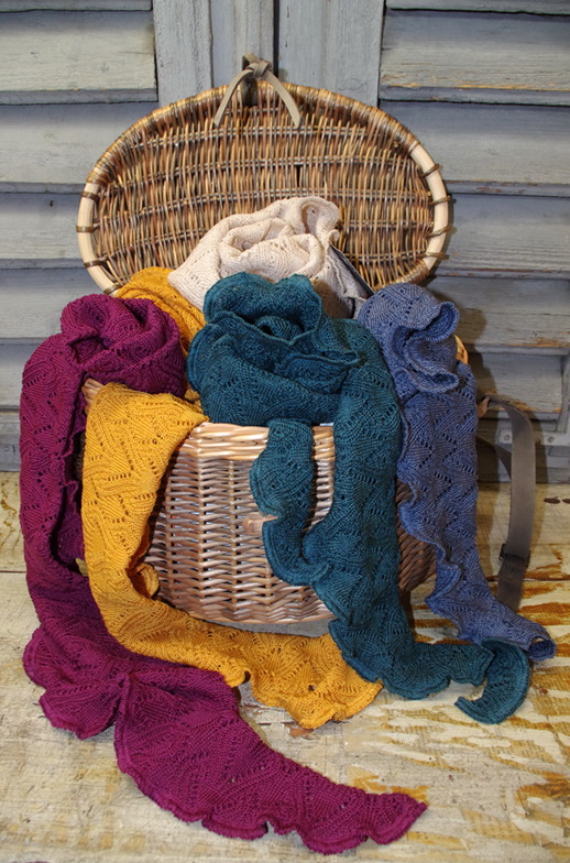 Minischal, kleiner Schal, Halstuch Daisy von Invero, reine Merinowolle